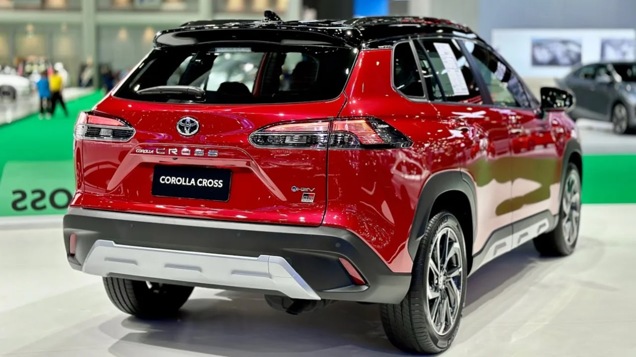 Toyota Corolla Cross 2025: Hybrid SUV with 26 km/l Mileage
