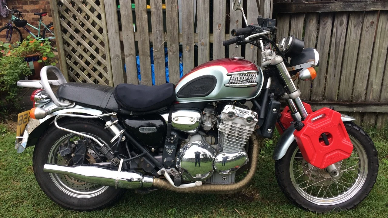 Triumph Thunderbird 900 2025 Launched: Iconic British Cruiser Returns with Modern Tech and Timeless Style