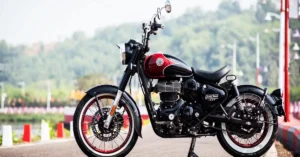 TVS Apache 160 2025 in red color with sporty design and LED headlamp